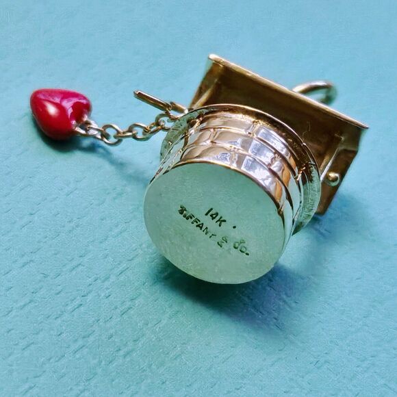 RARE Vintage Tiffany & Co. 14k YG Wishing Well Love Enamel Heart Charm Pendant. - Picture 5 of 8